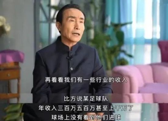 第55分钟，利物浦角球机会，阿诺德将球开向禁区，萨拉赫凌空射门被福德林汉姆挡出横梁。